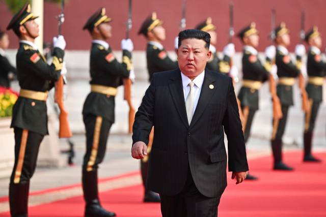 ▲ 3일 김정은 북한 국무위원장이 중국 수도 베이징에서 열린 '중국인민 항일전쟁 및 세계 반파시스트 전쟁 승리 80주년 기념행사'에 참석하기 위해 행사장으로 들어서고 있다. ⓒ타스=연합뉴스