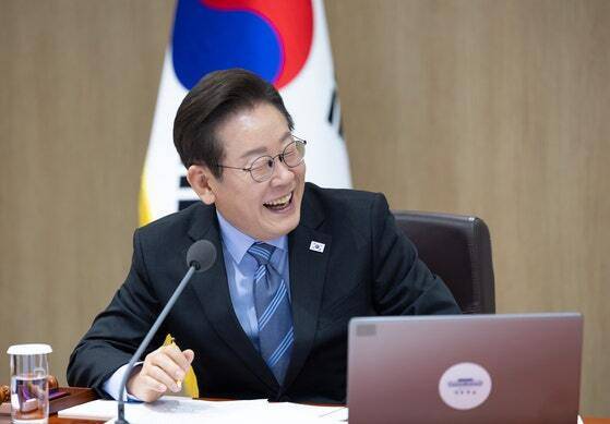 이재명 대통령이 2일 서울 용산 대통령실 청사에서 열린 제40회 국무회의를 주재하고 있다. 뉴스1