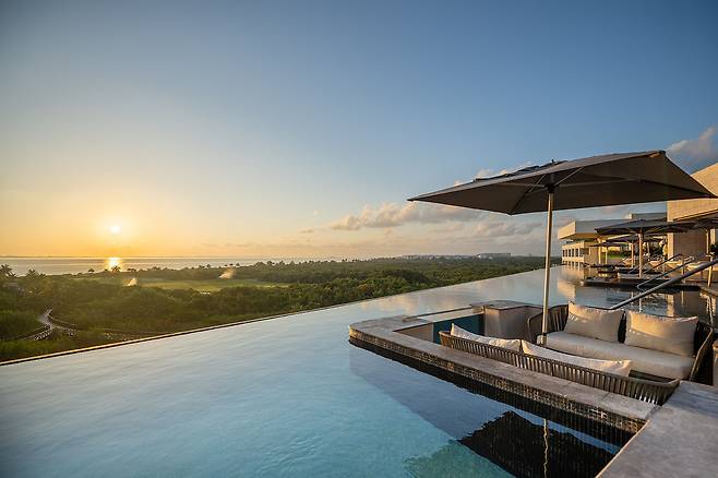 조용한 분위기로 유명한 성인 전용 리조트 아틀리에 플라야 무헤레스.사진제공|팜투어