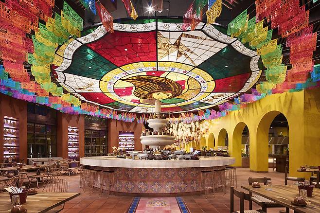 멕시코 시티의 유명한 시장을 테마로 한 스칼렛 아르떼 메르카도 데 산 후안 레스토랑. 사진제공|팜투어