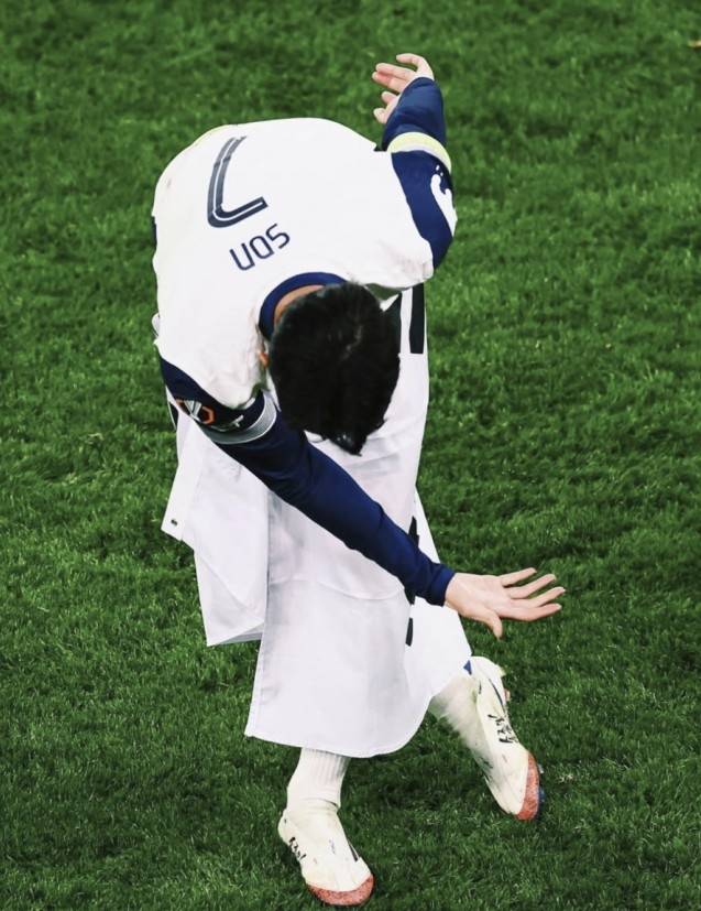 2024-2025 UEFA 유로파리그 우승 후 손흥민. SNS 캡처