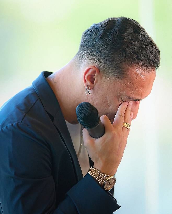 눈물 흘리는 안토니. 파브리지오 로마노 SNS 캡처