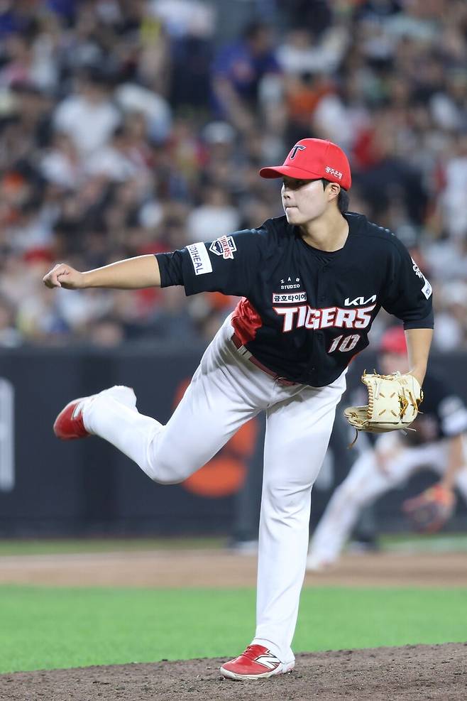 ▲ 홈런 두 방을 맞으며 고전한 김태형 ⓒKIA타이거즈