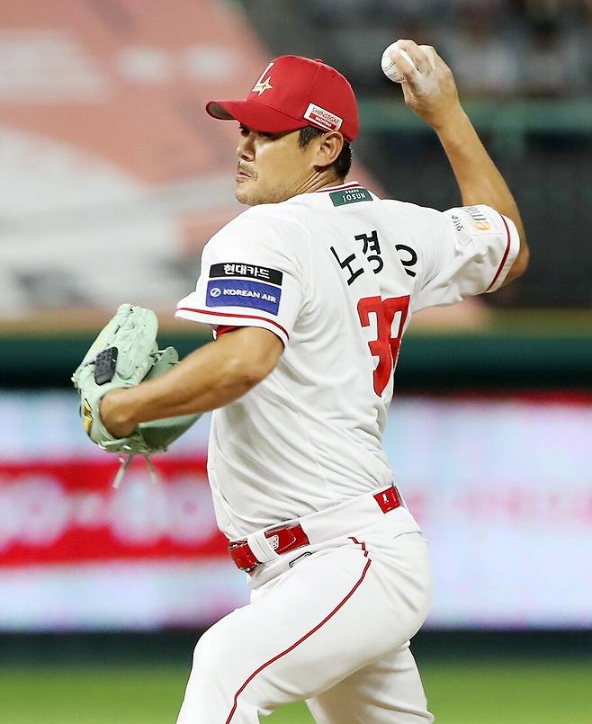 ▲ 3년 연속 30홀드에도 가까워진 노경은 ⓒSSG랜더스