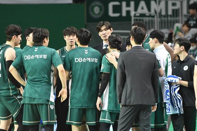 원주DB 선수단. /사진=KBL