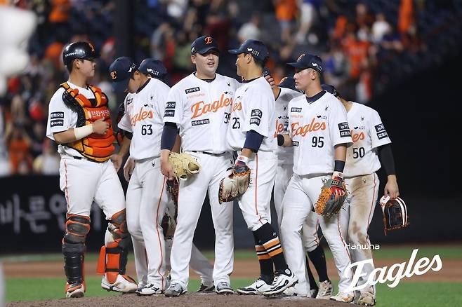 KIA전 21-3 대승 기뻐하는 한화 선수들 [한화 이글스 제공. 재판매 및 DB 금지]