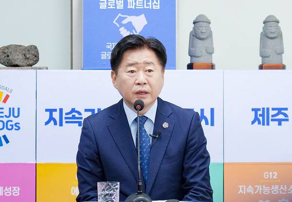 4일 출입기자단과 간담회를 하고 있는 오영훈 제주도지사.