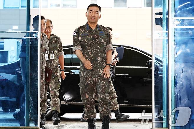 진영승 합참의장 후보자가 4일 오전 서울 용산구 육군회관에 마련된 인사청문회 준비 집무실로 출근하고 있다. 2025.9.4/뉴스1 ⓒ News1 김민지 기자