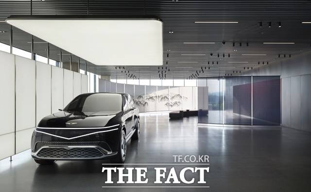 제네시스가 청주공예비엔날레 조직위원회, 청주시한국공예관과 공동으로 기획한 '차오르는 밤: Night in Motion' 展이 11월 2일까지 '제네시스 청주'에서 개최된다. /제네시스