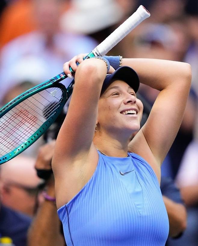 이가 시비옹테크를 누른 뒤 기뻐하는 아만다 아니시모바. 사진/US오픈