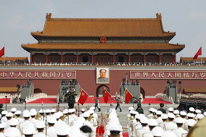 북한 노동당 기관지 노동신문은 3일 김정은 당 총비서가 중국인민항일전쟁 및 세계반파쇼전쟁승리(전승절) 80돌(주년) 기념행사에 참석한 사실을 4일 보도했다. (평양 노동신문=뉴스1)