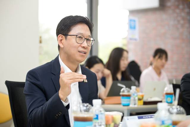 배경훈 과기정통부 장관이 4일 대전 한국에너지기술연구원에서 열린 ‘AI for S&T 간담회’에서 모두 발언을 하고 있다. 과기정통부 제공