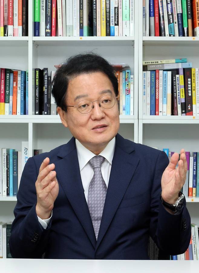 4일 남성욱 숙명여대 석좌교수(전 국가안보전략연구원장)가 서울 서초구 파이낸셜뉴스 본사에서 '김정은, 중국 열병식서 외교 무대 데뷔…한반도 정세변화 전망'이라는 주제로 대담을 하고 있다. 사진=박범준 기자