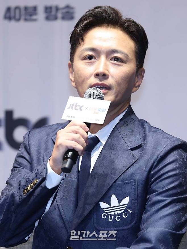 배우 진태현이 13일 오전 서울 구로구 라마다 호텔에서 열린 JTBC 새 예능 '이혼숙려캠프' 제작발표회에서 인사말을 하고 있다. '이혼숙려캠프'는 인생을 새로고침하기 위한 부부들의 이야기. 오는 15일 밤 10시 40분 첫 방송. 서병수 기자 qudtn@edaily.co.kr /2024.08.13/