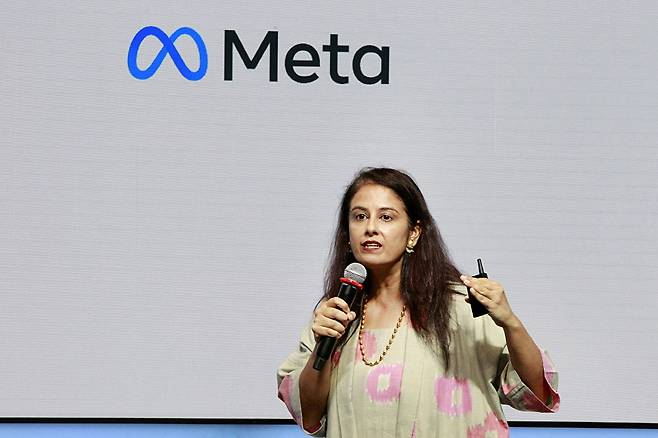 3일 서울 강남구 페이스북코리아(메타) 사무실에서 열린 라운드 테이블(원탁회의)에서 프리앙카 발라 메타 남아시아 안전 정책 총괄 박사가 발표하고 있다. [사진=메타]