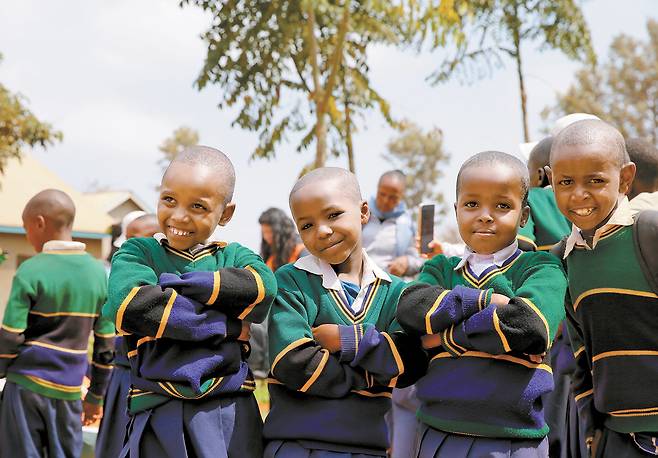 한국 기부자의 지원으로 ‘위생·안전 우수학교’가 된 은다바시 초등학교의 학생들. [사진 월드비전]