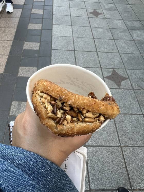 부산의 '씨앗호떡' 모습. [중앙 포토]