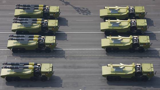 The underwater weaponry formation attends a military parade in Beijing, capital of China, Sept. 3. [XINHUA/YONHAP]