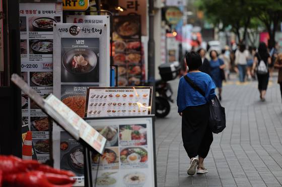Restaurants and cafes are seen on a street in downtwon Seoul on June 29. [YONHAP]