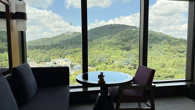 A view of Mount Namsan from Grand Hyatt Seoul’s room [WOO JI-WON]