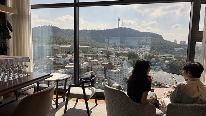 The Ambassador Seoul-A Pullman's executive lounge [WOO JI-WON]