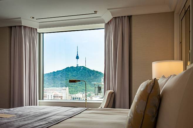 A premium room at Lotte Hotel Seoul [LOTTE HOTELS & RESORTS]
