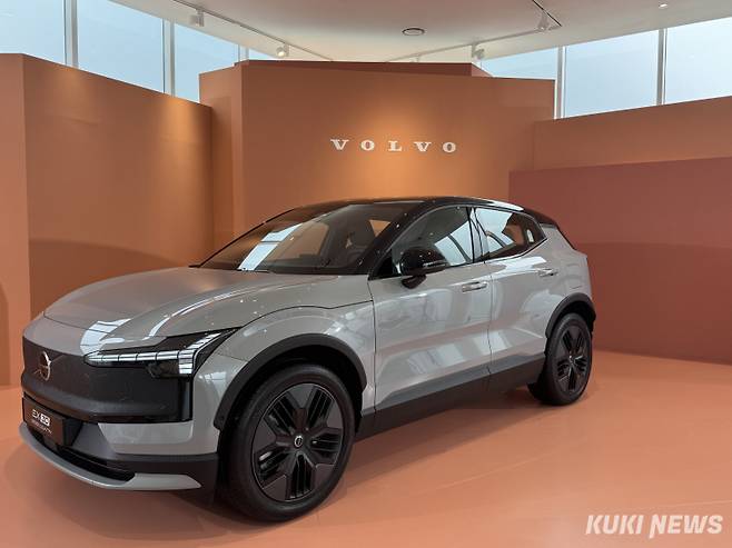 볼보자동차코리아가 볼보 브랜드 최초의 순수 전기 크로스컨트리 'EX30 CC'를 국내 출시했다. 김수지 기자&nbsp;