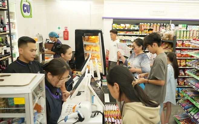 CU가 지난달 국내 편의점 최초로 몽골 500호점을 개점했다. [사진 출처 = BGF리테일]