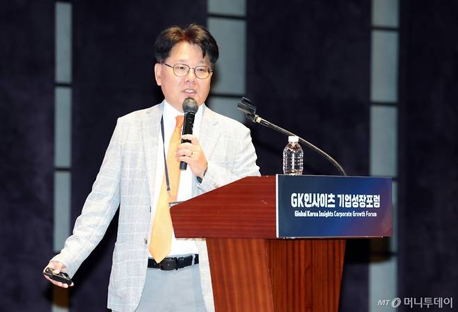 오동희 GK인사이츠 사무총장이 4일 중구 웨스틴 조선 서울에서 열린 글로벌코리아인사이츠(GK인사이츠)·머니투데이 주최 '글로벌코리아인사이츠포럼'에서 '한국 기업문화 실태'에 대한 발표를 하고 있다. /사진=이기범 기자 leekb@
