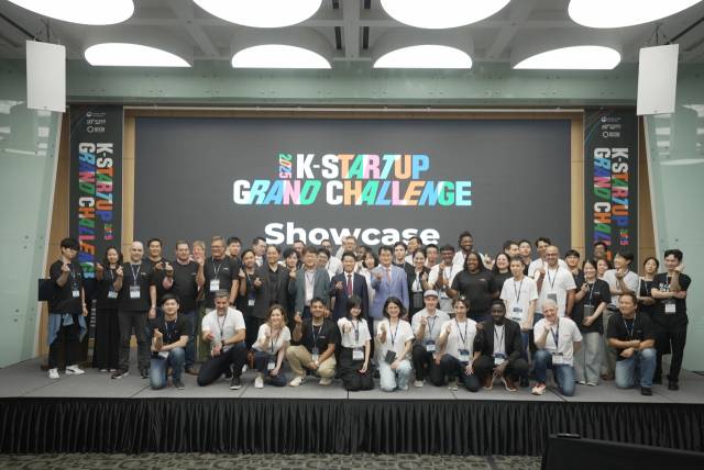 3일 제주에서 열린 K스타트업 그랜드 챌린지 참가자들이 단체사진을 찍고 있다. 사진제공=창업진흥원