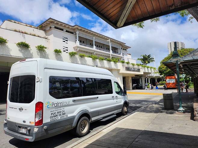 팜투어 서비스 중 하나인 하와이 고객 전용 셔틀버스. 사진제공|팜투어