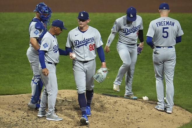 ▲ LA 다저스 에밋 시한 강판 ⓒ연합뉴스/AP