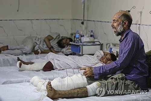아프간 지진 부상자들 [AP 연합뉴스. 재판매 및 DB 금지]