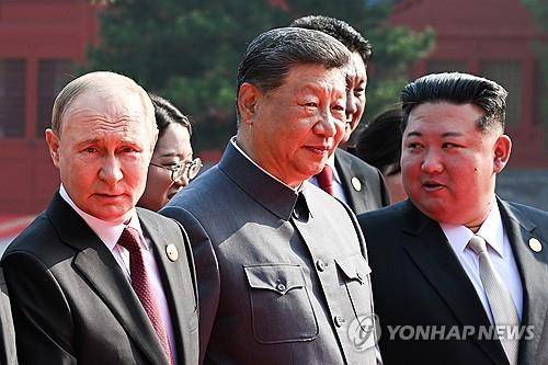 중국 열병식에 한데 모인 북중러 정상 [타스 연합뉴스. 재판매 및 DB 금지]
