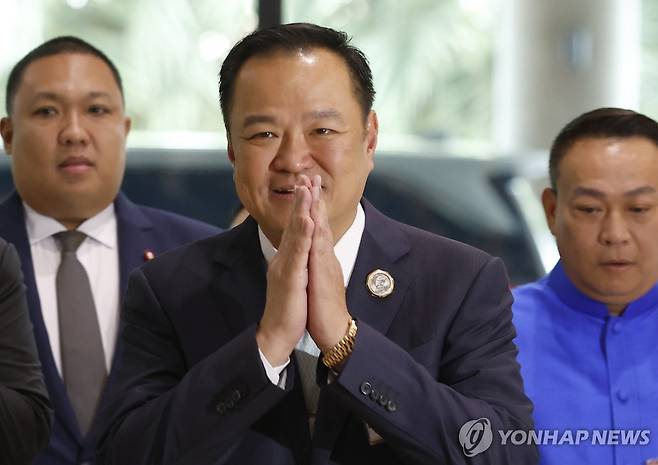 아누띤 전 태국 부총리, 차기 총리 유력 차기 태국 총리에 당선될 가능성이 큰 것으로 꼽히는 아누띤 찬위라꾼(59) 전 부총리
[EPA 연합뉴스 자료사진. 재판매 및 DB 금지]