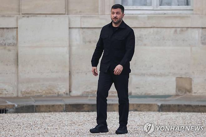 3일 프랑스 엘리제궁에 도착한 젤렌스키 대통령 [AFP 연합뉴스 자료사진 재판매 및 DB 금지]