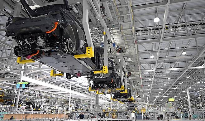 현대차그룹이 미국 조지아주에 세운 '현대차그룹 메타플랜트 아메리카(HMGMA)'에서 전기차가 생산되고 있는 모습. 사진=뉴시스(현대차그룹 제공)