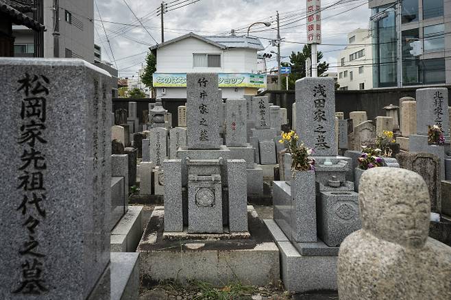 일본 오사카부 다카츠키시에 위치한 다케이 긴지로의 가족묘. 다케이는 제2차 세계대전 중 필리핀에 주둔했던 일본군 공병장교다. 해당 사진은 기사와 직접적 관계가 없음. (사진=AFP)