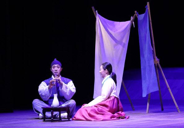 연극 ‘퉁소소리’의 한 장면(사진=뉴스1).