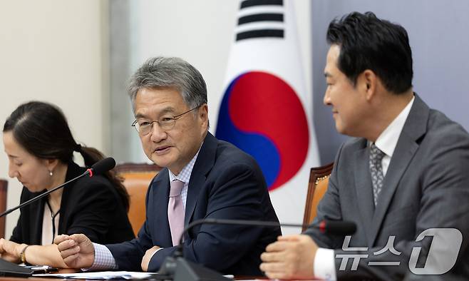 조셉 윤 주한 미국대사 대리가 5일 서울 여의도 국회에서 장동혁 국민의힘 대표를 예방, 인사말하고 있다. 2025.9.5/뉴스1 ⓒ News1 이승배 기자