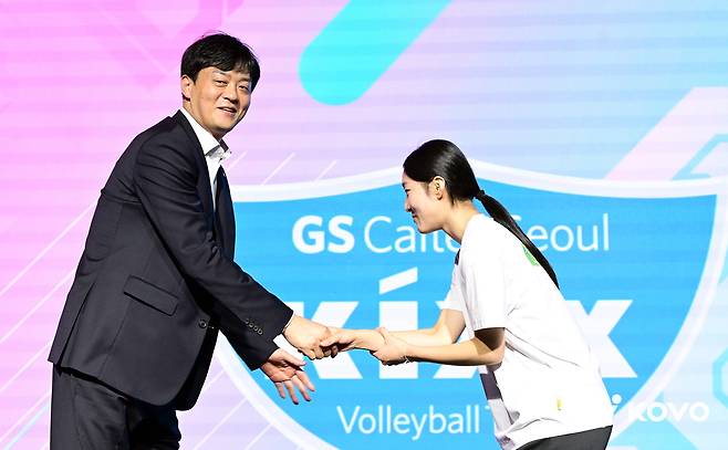 GS칼텍스에 입단한 최윤영(오른쪽)(KOVO제공)