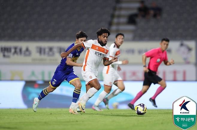 화성FC 공격수 데메트리우스. /사진=한국프로축구연맹