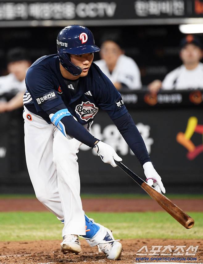 20일 대전 한화생명볼파크에서 열린 한화 이글스와 두산 베어스의 경기. 두산 안재석이 번트를 대고 있다. 대전=박재만 기자 pjm@sportschosun.com/2025.08.20/