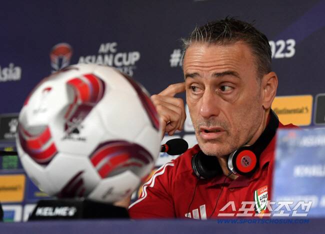 파울루 벤투 아랍에미리트 축구대표팀 감독이 27일(현지시간) 미디어센터에서 열린 기자회견에 참석해 취재진 질문에 답하고 있다. 도하(카타르)=박재만 기자 pjm@sportschosun.com/2024.01.27/