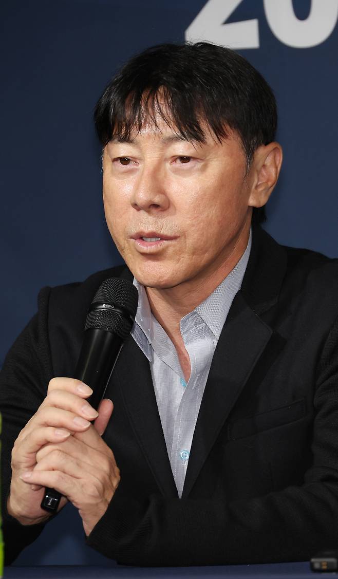 각오 말하는 신태용 감독

    (서울=연합뉴스) 신준희 기자 = 4일 종로구 축구회관에서 열린 2025-26 ACL 참가 K리그 4개팀 미디어데이에서 울산HD 신태용 감독이 각오를 밝히고 있다. 2025.9.4