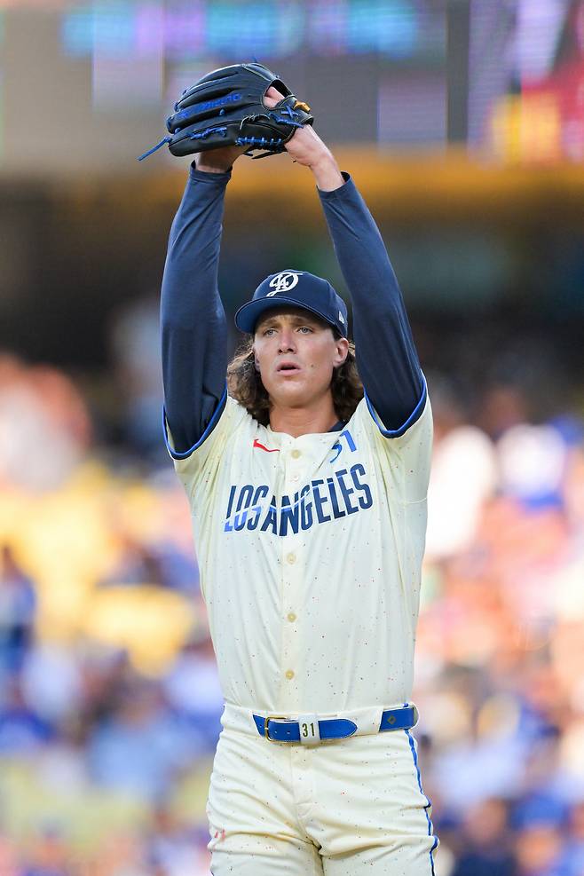 LA 다저스 타일러 글래스나우가 지난달 31일(한국시각) 다저스타디움에서 열린 애리조나 다이아몬드백스전에서 피칭을 준비하고 있다. Imagn Images연합뉴스