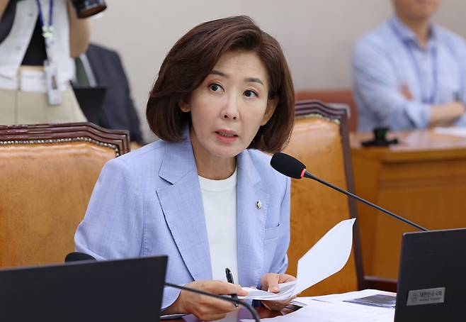 국민의힘 나경원 의원이 5일 오전 서울 여의도 국회 법제사법위원회 법안심사1소위원회에서 열린 검찰개혁 공청회에서 김용민 소위원장에게 항의하고 있다. 2025.09.05 /남강호 기자