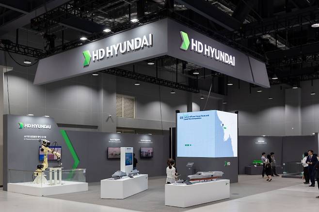제1회 산업 AI 엑스포에 참가한 HD현대의 부스 모습. HD현대 제공&nbsp;