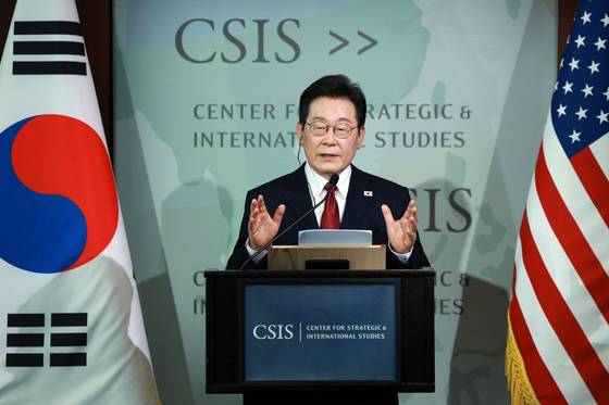 이재명 대통령이 지난달 25일(현지시간) 미국 워싱턴DC 국제전략문제연구소(CSIS)에서 정책 연설을 하고 있다. 연합뉴스