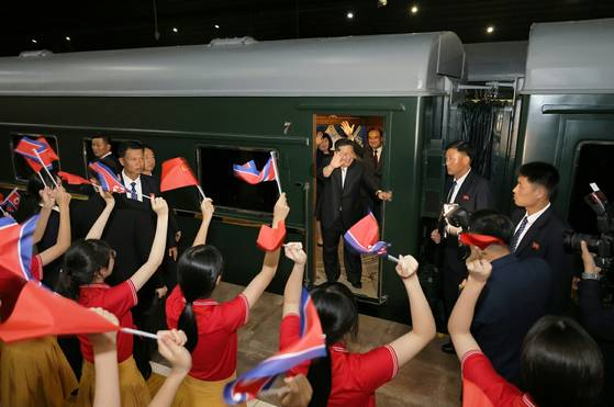 김정은 당 총비서가 지난 4일 중국에서 시진핑 국가주석과 양자 회담을 한 이후 전용열차로 베이징을 떠났다고 5일 보도했다.  [국내에서만 사용가능. 재배포 금지. DB 금지. For Use Only in the Republic of Korea. Redistribution Prohibited] rodongphoto@news1.kr